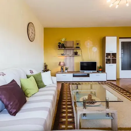 Maraska Apartment *